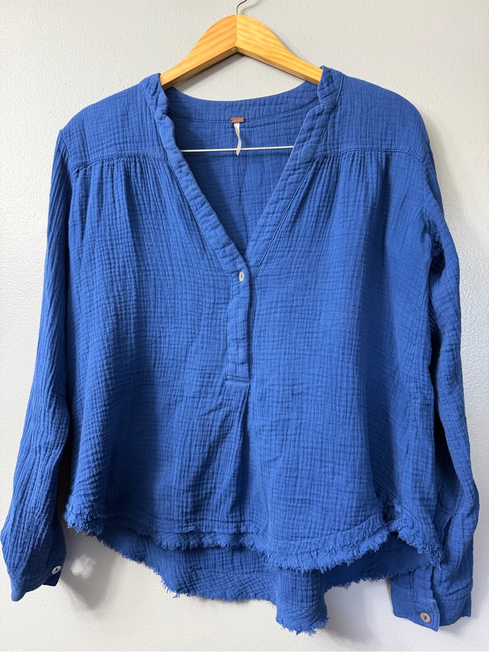 Free People Blue Lightweight Gauze V-Neck Women’s Top small